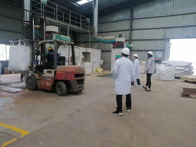 加強隱患排查 筑牢安全防線——萊西市農(nóng)業(yè)農(nóng)村局深入現(xiàn)場指導畜禽養(yǎng)殖業(yè)安全生產(chǎn)與飼料生產(chǎn)